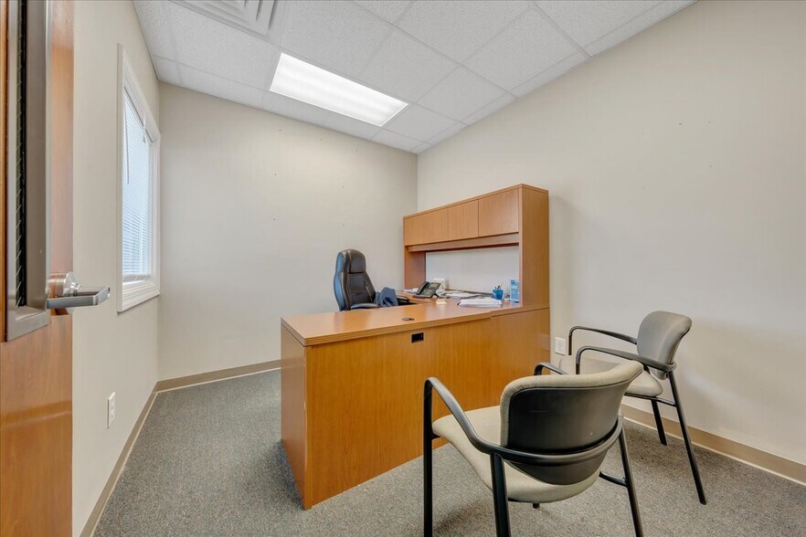 More Photos Of 2408 Electric Rd, Roanoke Medical For Lease