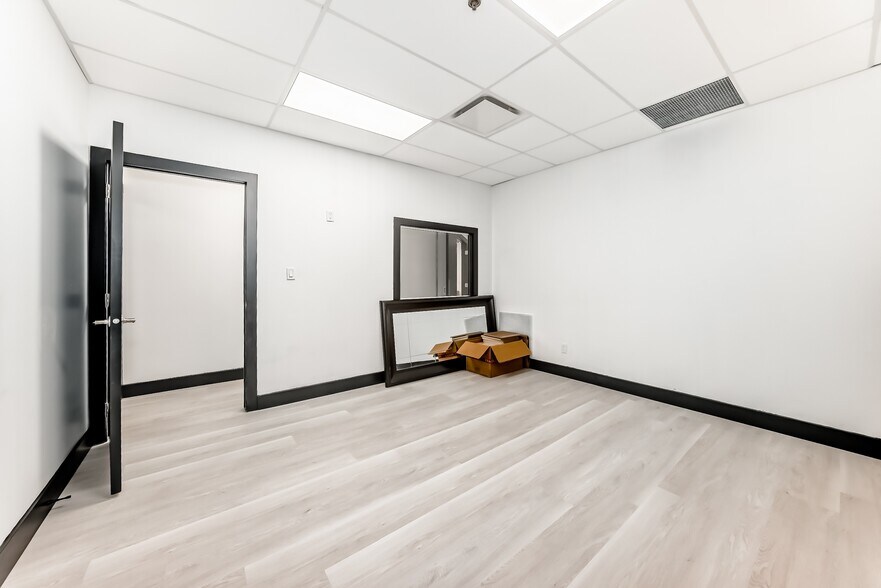 More Photos Of 1015 Centre St NW, Calgary Storefront Retail Residential For Sale