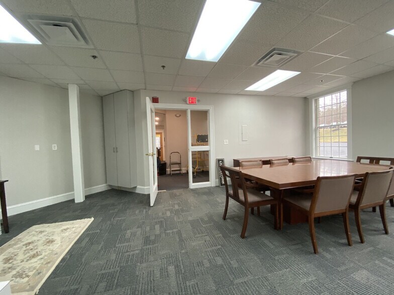 More Photos Of 231 Chief Justice Cushing Hwy, Cohasset Office For Lease