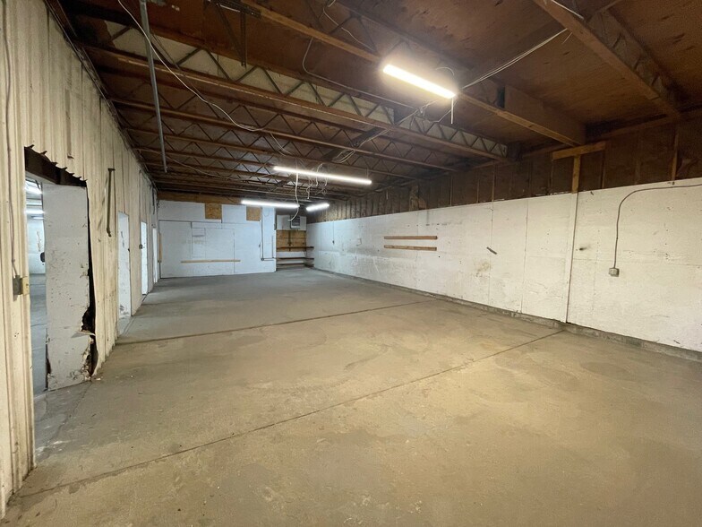 More Photos Of 105 N 9th Ave, Evansville Warehouse For Sale