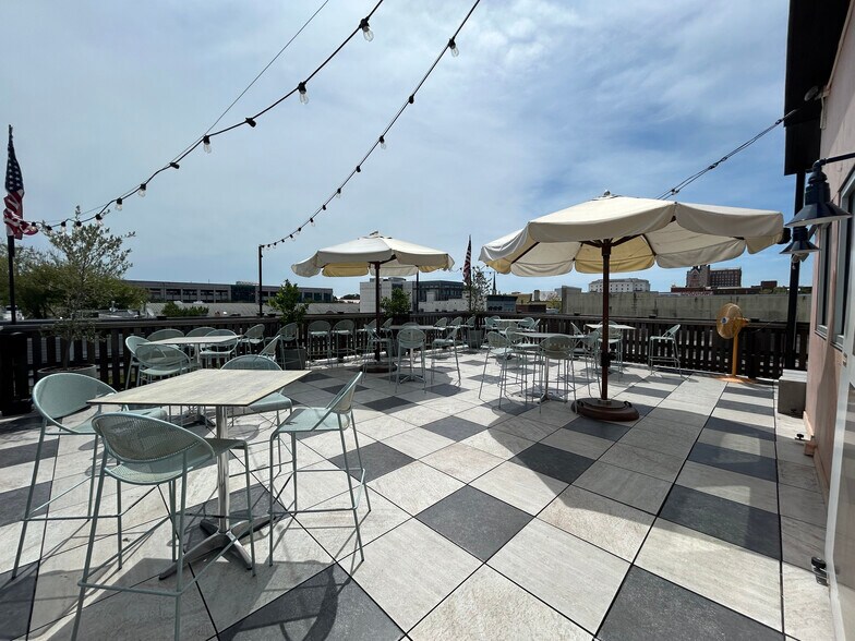 More Photos Of 495 King St, Charleston Storefront For Sale