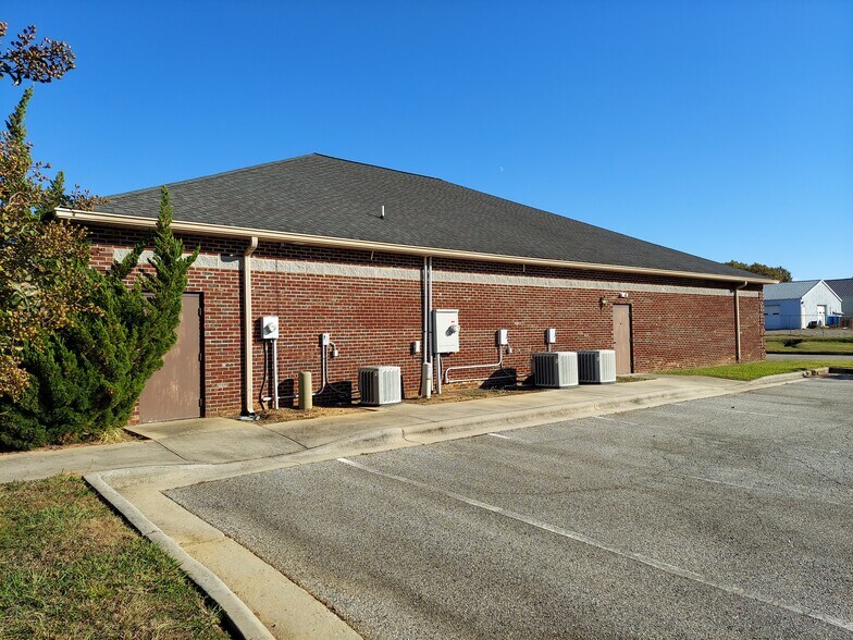 More Photos Of 416 S Main St, Shelby General Retail For Sale