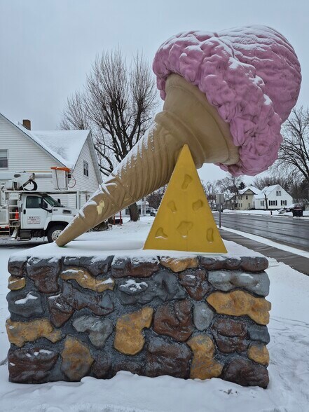 More Photos Of 118 N 4th St, Abbotsford General Retail For Sale