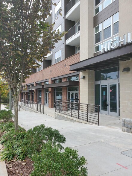 More Photos Of 120 W Trinity Pl, Decatur Office For Lease