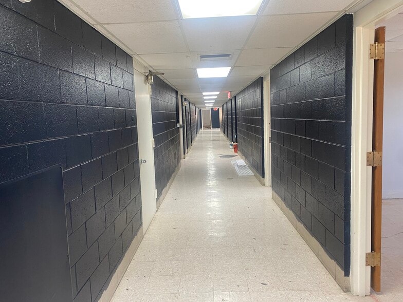 More Photos Of 2801 Duniven Cir, Amarillo Light Distribution For Lease