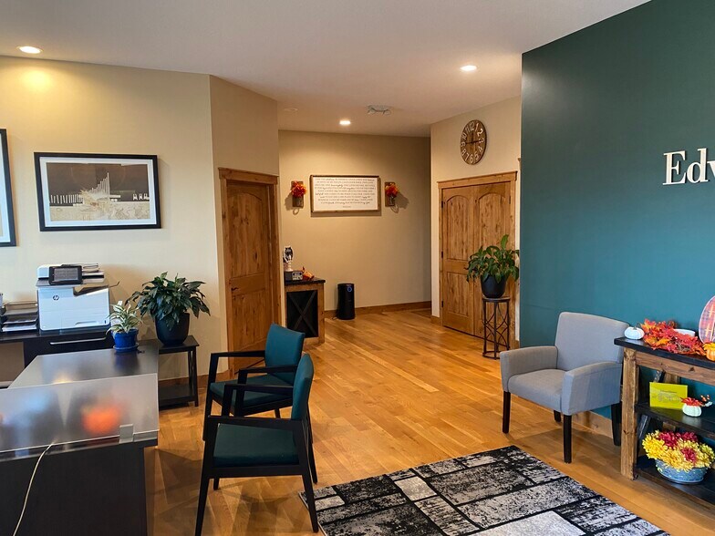 More Photos Of 803 Fairfax St, Altoona Office For Lease