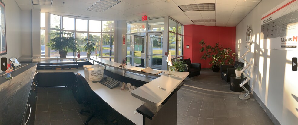 More Photos Of 5705 Centerpoint Ct, Gurnee Warehouse For Lease