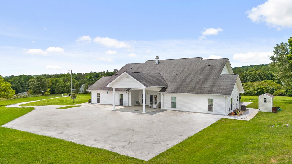 More Photos Of 419 Pin Hook Rd, Spring City Assisted Living For Sale