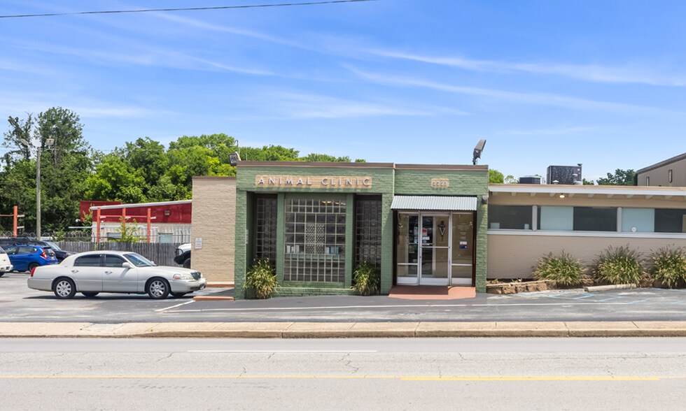 Primary Photo Of 2223 E 23rd St, Chattanooga Veterinarian Kennel For Sale