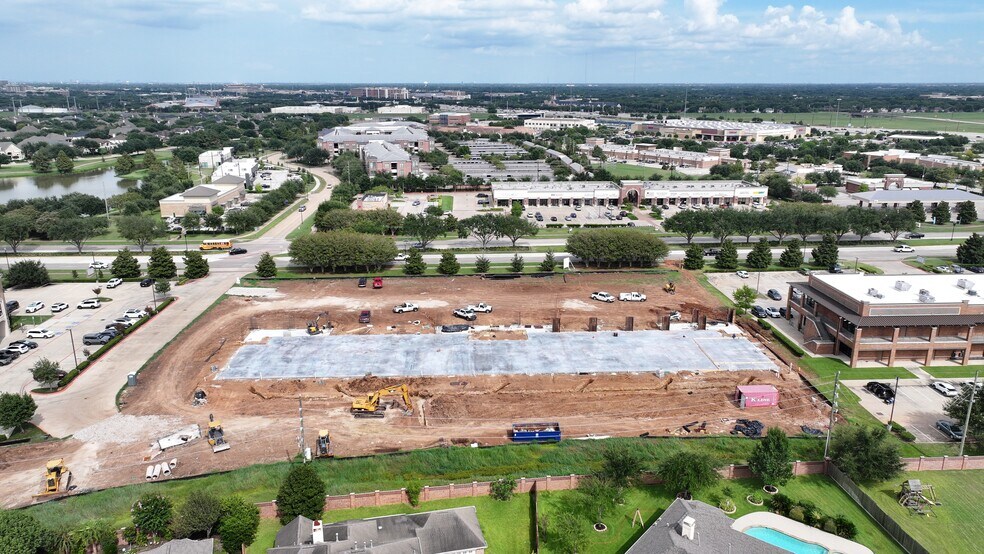 More Photos Of 13326 University Blvd, Sugar Land Storefront For Lease