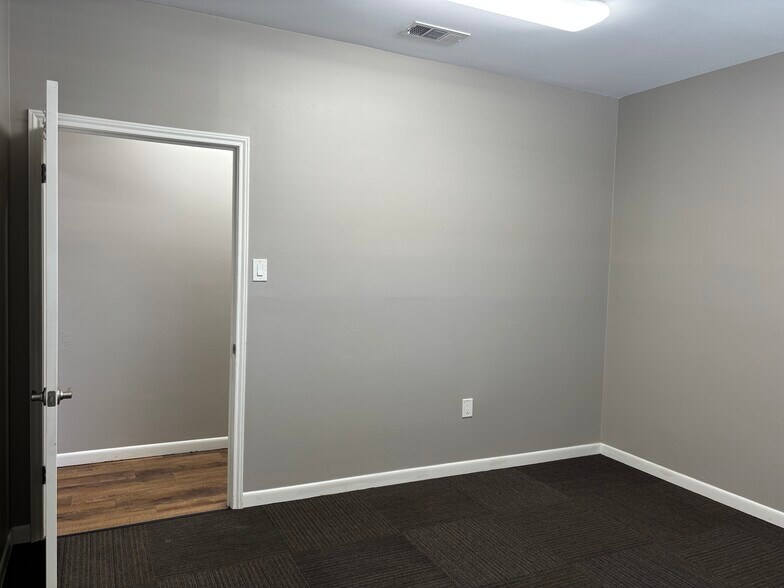 More Photos Of , Baton Rouge Office For Sale