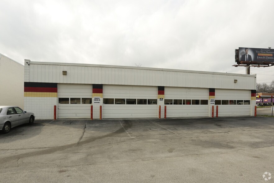 More Photos Of 5718 Kingston Pike, Knoxville Auto Repair For Lease