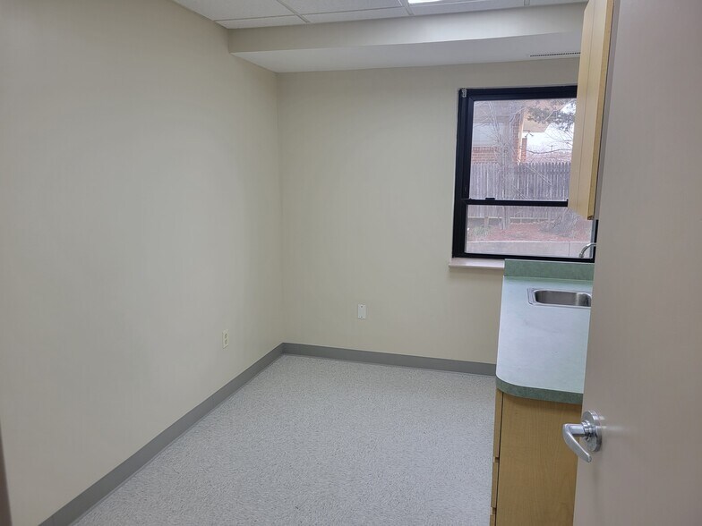 More Photos Of 160 Commack Rd, Commack Medical For Lease