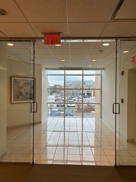 More Photos Of 1725 N McGovern St, Highland Park Medical For Lease