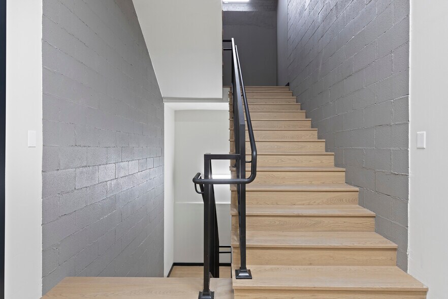 More Photos Of 939 10th St, Modesto Storefront Retail Office For Lease