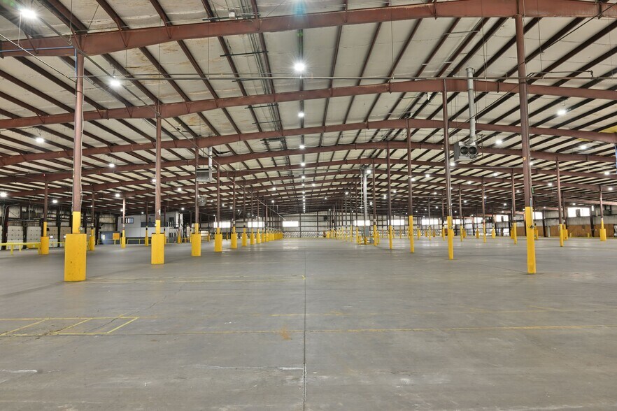 More Photos Of 2314 Wilkins Dr, Chillicothe Warehouse For Lease