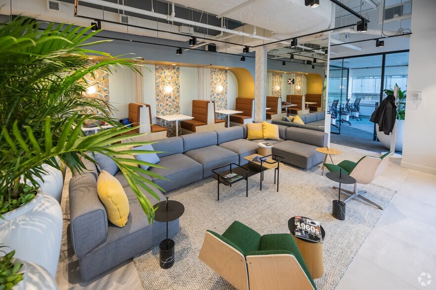 More Photos Of 111 Peter St, Toronto Office For Lease