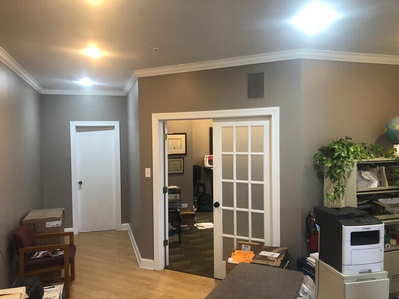 More Photos Of 5512 S Brainard Ave, Countryside Apartments For Lease