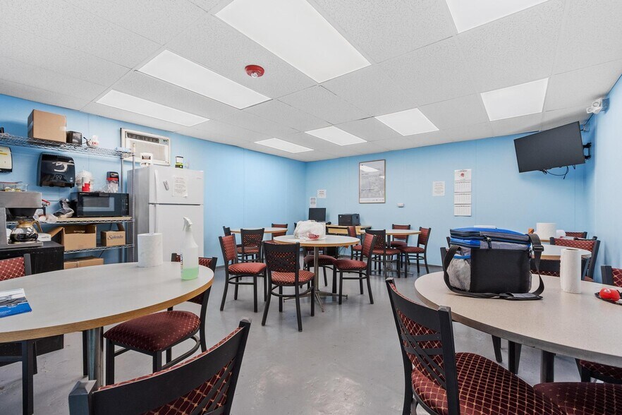 More Photos Of 139 Intervale Rd, Fitchburg Manufacturing For Sale