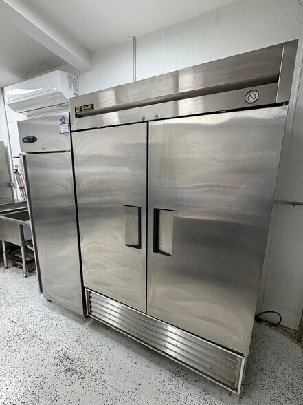 More Photos Of 813 W 39th St, Norfolk Restaurant For Sale