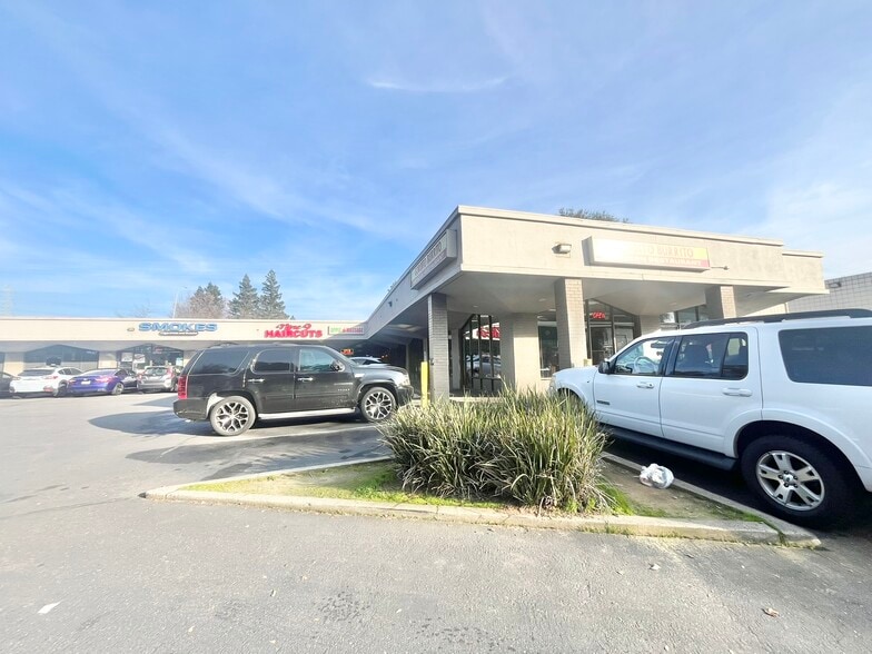 More Photos Of 7810-7890 La Riviera Dr, Sacramento Storefront For Lease