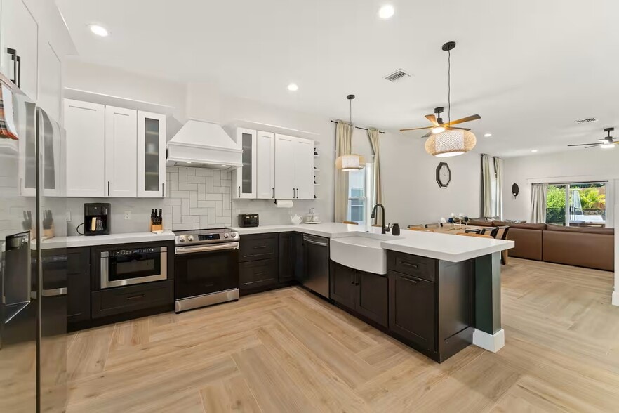 More Photos Of 1960 NE Dixie Hwy, Jensen Beach Apartments For Sale