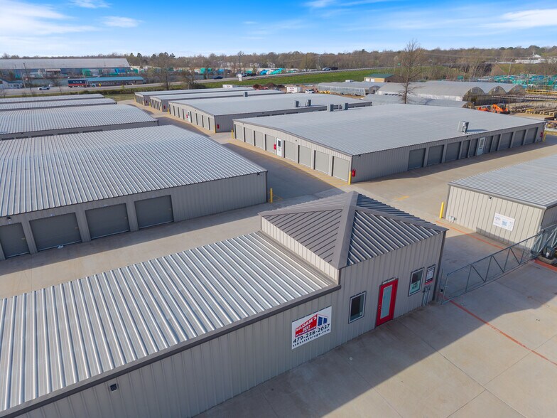 More Photos Of 1110 E Kenwood St, Siloam Springs Self Storage For Lease