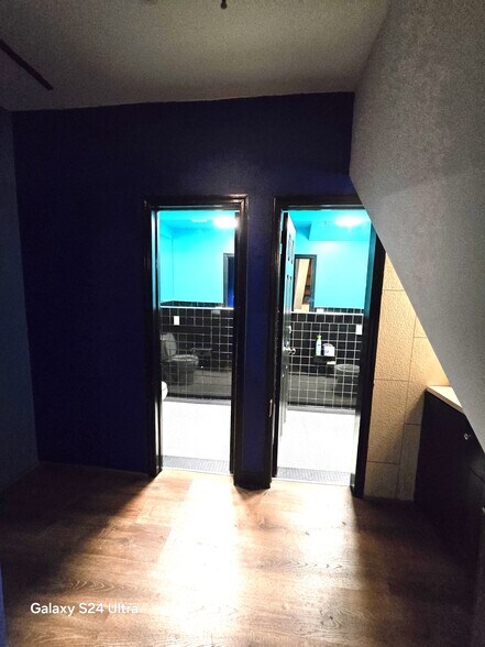 More Photos Of 411 W 39th St, New York Apartments For Lease