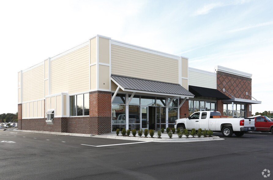 More Photos Of 8107 Market St, Wilmington Unknown For Lease