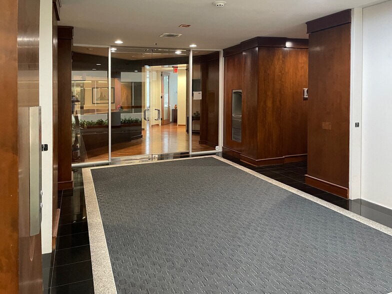More Photos Of 15425 North Fwy, Houston Office For Lease