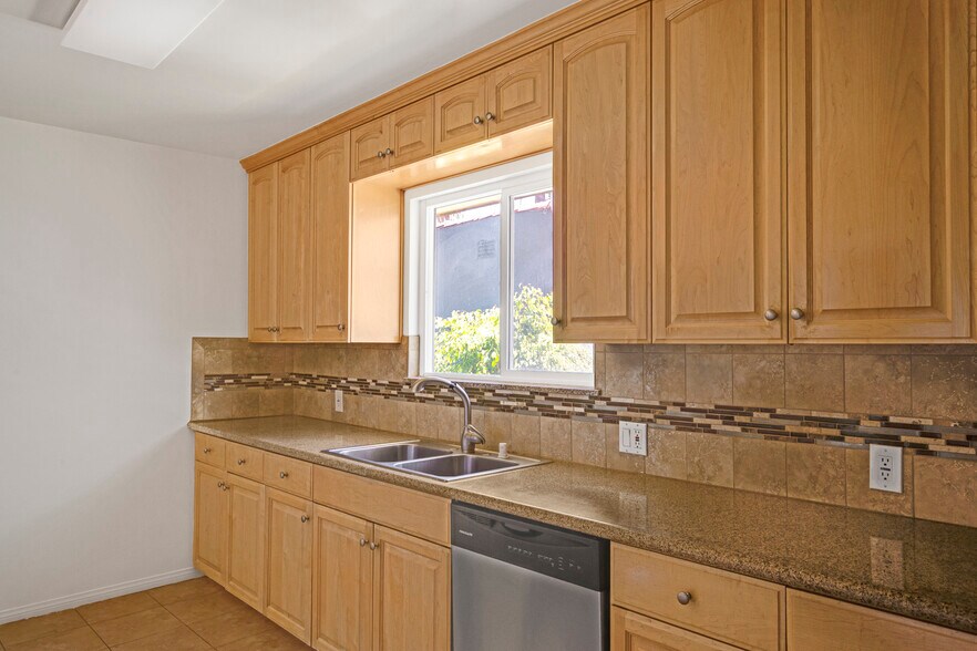 More Photos Of 447 S Palm Dr, Beverly Hills Apartments For Sale