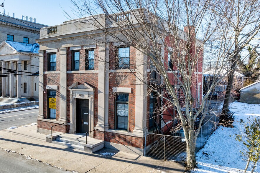 More Photos Of 303 Griffing Ave, Riverhead Office For Lease