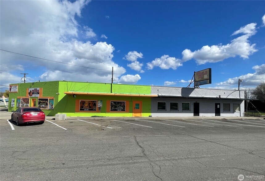 Primary Photo Of 310 Main st, Granger General Retail For Sale