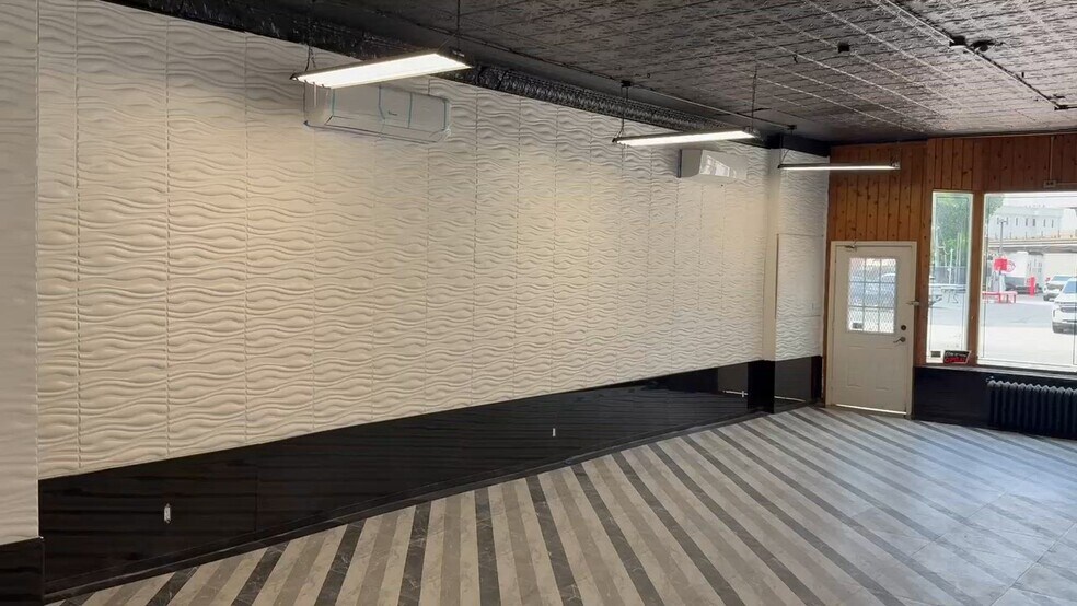 Primary Photo Of 21 E Marie St, Hicksville Storefront Retail Residential For Lease