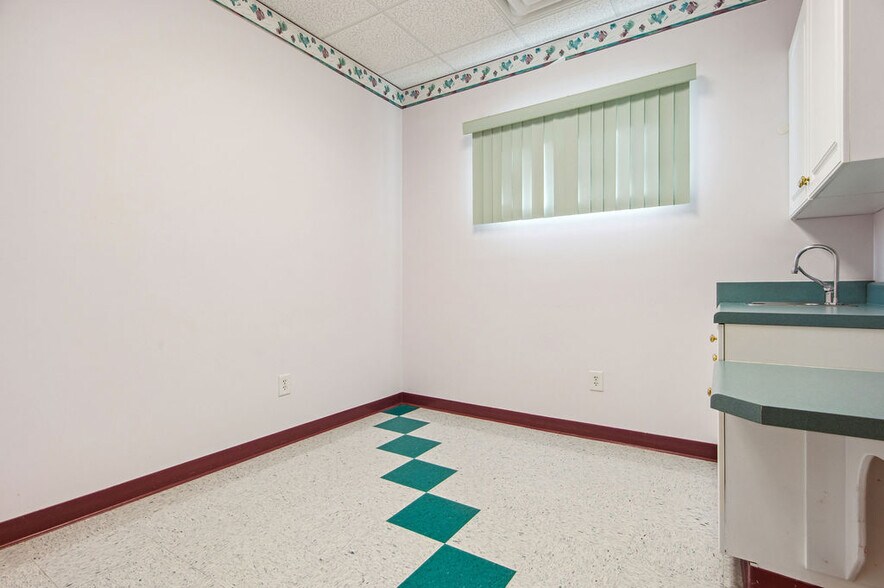 More Photos Of 43 Office Park Dr, Jacksonville Medical For Lease