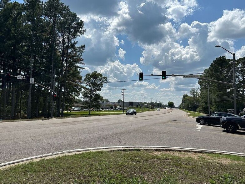 More Photos Of 106 Avenue of Patriots St, Starkville Restaurant For Sale