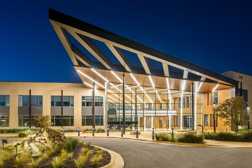 More Photos Of 710 Hester's Crossing Rd, Round Rock Office For Lease