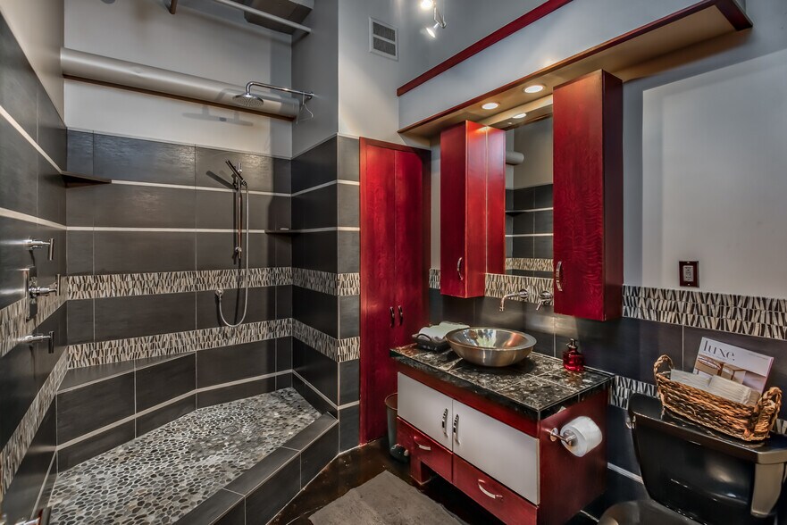 More Photos Of 1314 NW Irving St, Portland Apartments For Sale