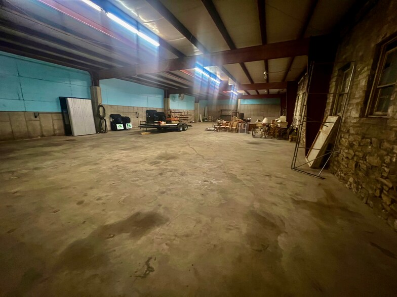 More Photos Of 718 York St, Quincy Warehouse For Lease