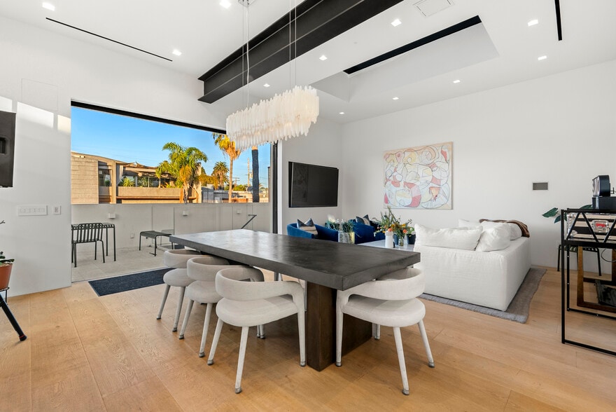 More Photos Of 1346 Abbot Kinney Blvd, Venice Office For Sale