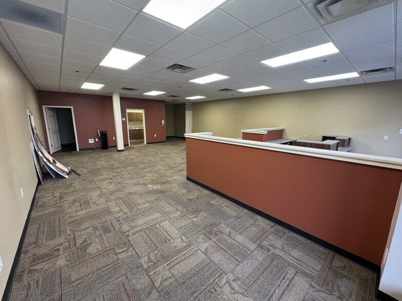 More Photos Of 2420 Lime Kiln Ln, Louisville Storefront For Lease