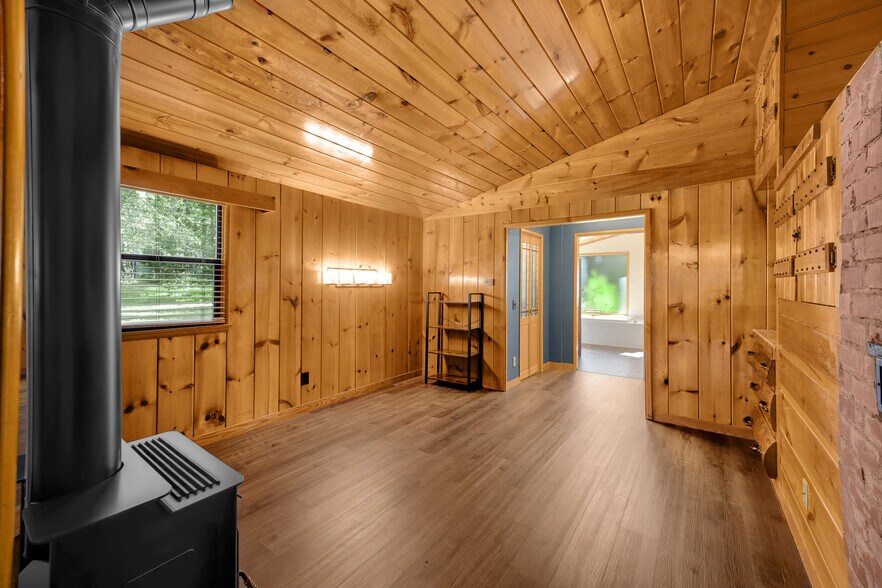 More Photos Of 26345 Delano Dr, Idyllwild-Pine Cove Hotel For Sale