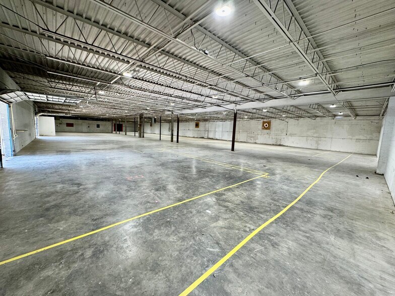 More Photos Of 6190 Old Mendenhall Rd, High Point Warehouse For Lease