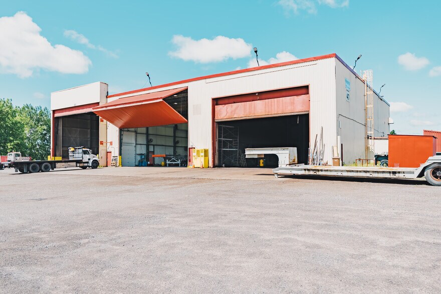 More Photos Of 1905 Rue Émile Bernard, Sorel-tracy Industrial For Sale
