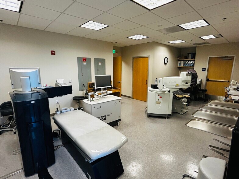 More Photos Of 20400-20410 Lake Chabot Rd, Castro Valley Medical For Lease