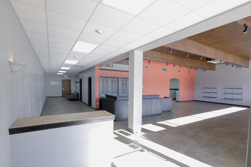 More Photos Of 2110 W Cameron St, Eau Claire Storefront For Sale