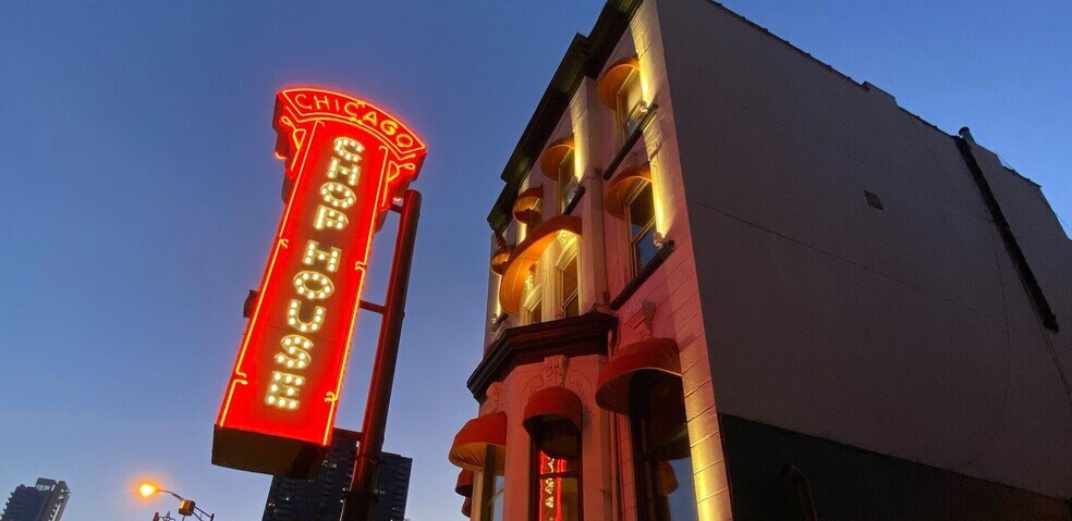 More Photos Of 60 W Ontario St, Chicago Restaurant For Sale