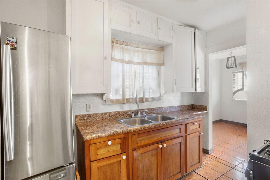 More Photos Of 7916 S Central Ave, Los Angeles Storefront Retail Residential For Sale