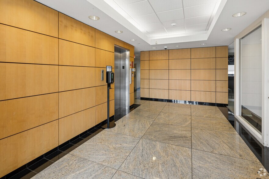 More Photos Of 7101 N Cicero Ave, Lincolnwood Office For Lease