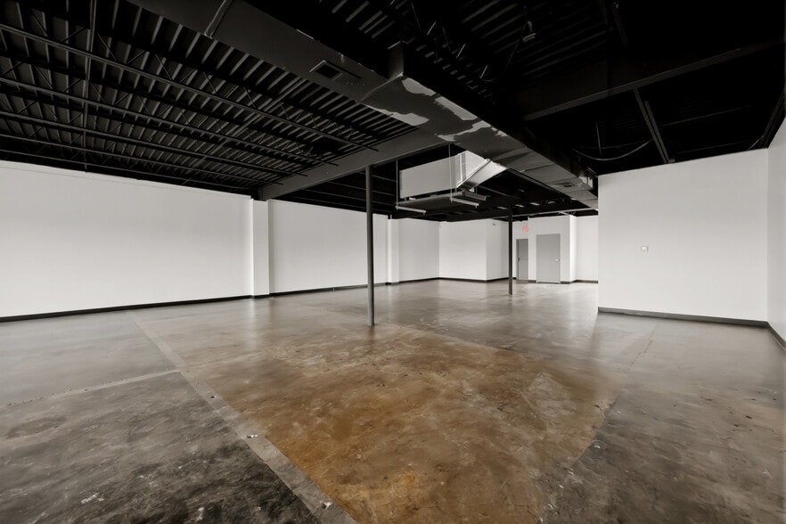More Photos Of 937 Winchester Rd, Lexington Storefront For Lease